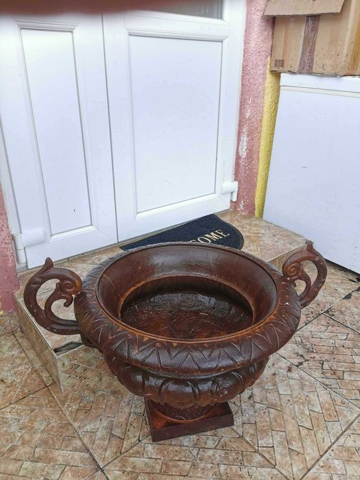 Amfora de gradina din fonta vintage