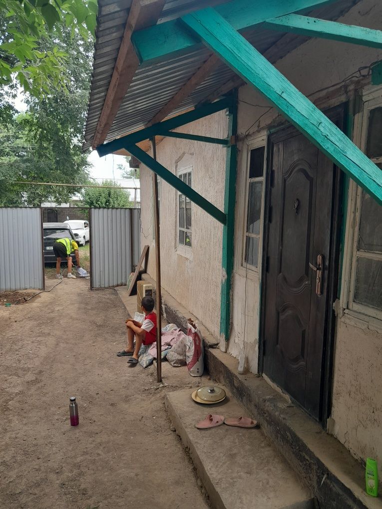 Продам Дом с бутиков срочно