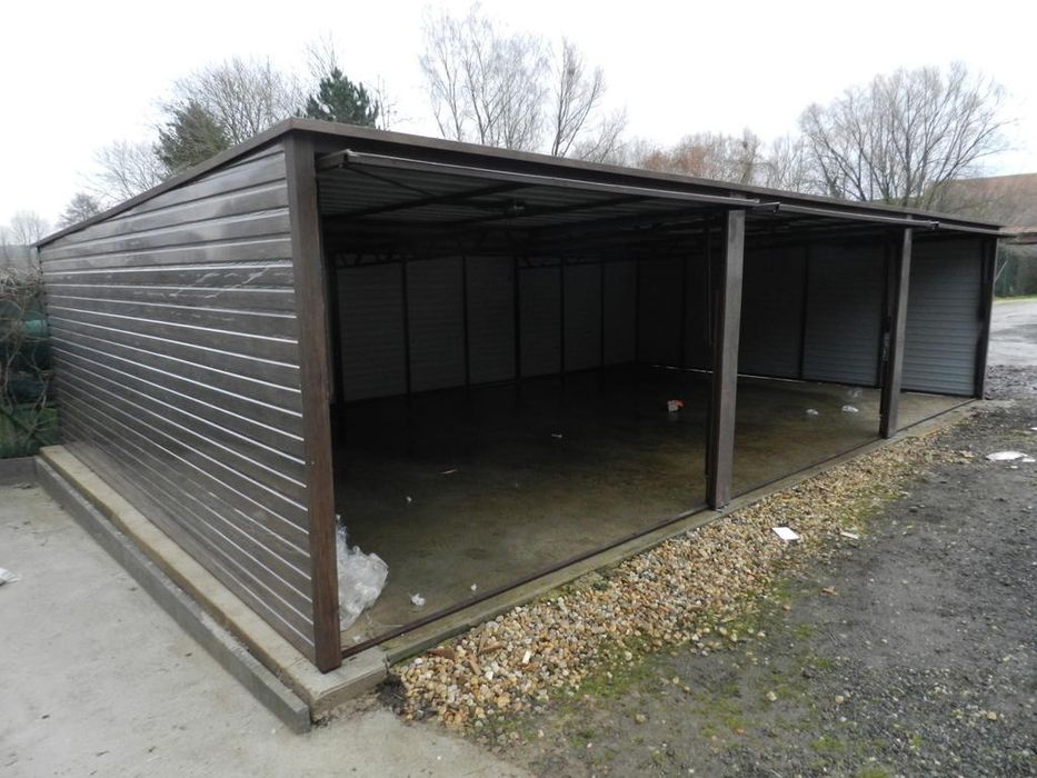 Garaj metalic din panouri sandwich  4.5 x 5.5m