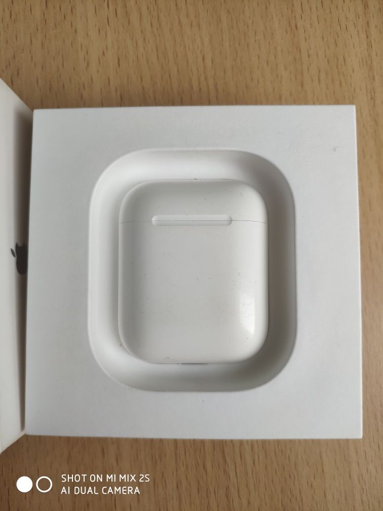 Продам оригинальные кейс от airpods 2