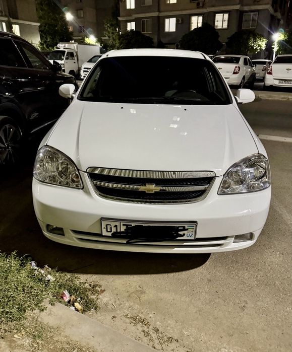 Lacetti 1.8 sotiladi