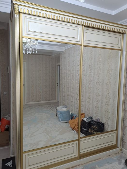 Шкаф, с роликовый дверью