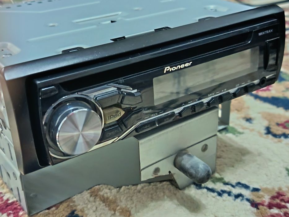 Пионер магнитофон сотилади