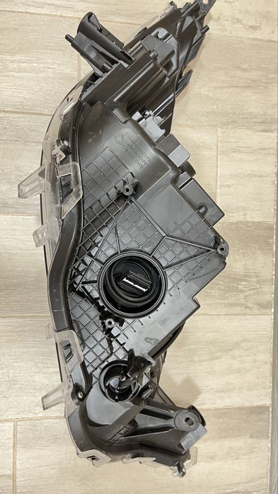 Ляв фар Toyota RAV4 2024
