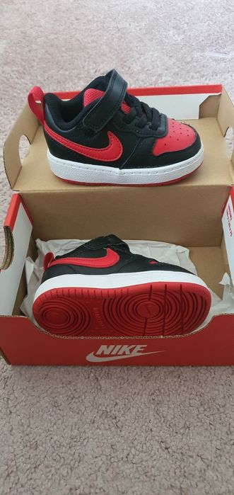 Vând papuci baietei Nike originali