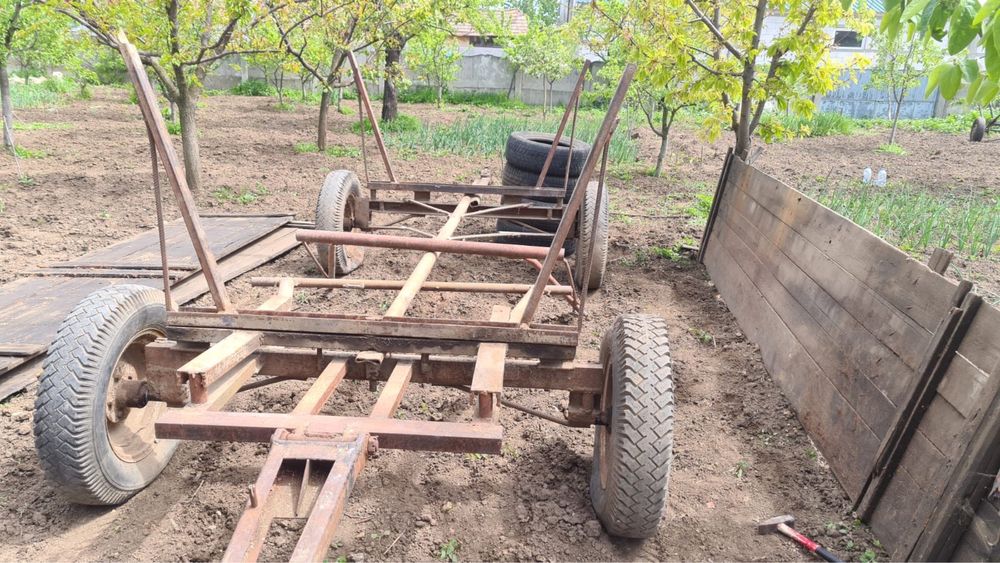 Vand caruta pentru tractor