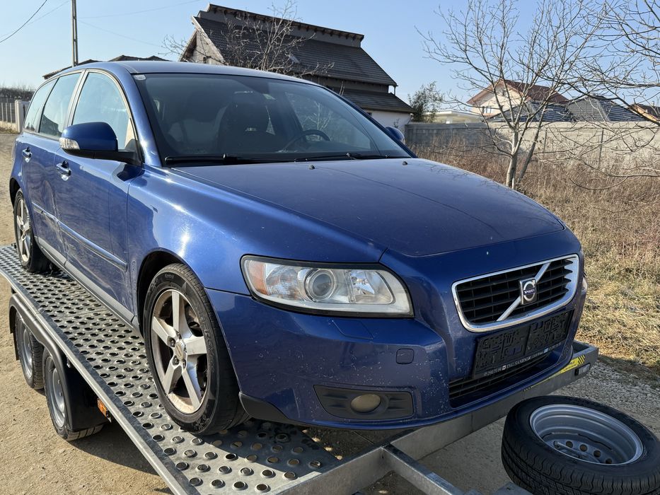 Dezmembrez Volvo V50 Facelift - 1.6 Diesel  si 2.0 Diesel