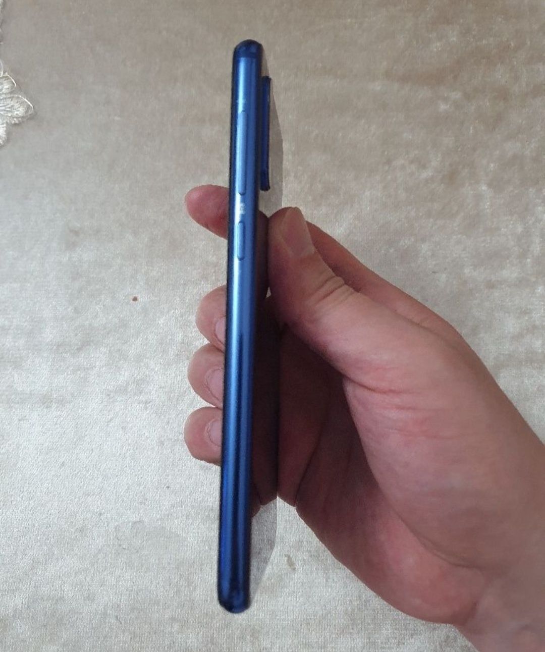 Srochna sotiladi Xiaomi Mi 9 SE 6/64Gb Orginal Xolati yaxshi