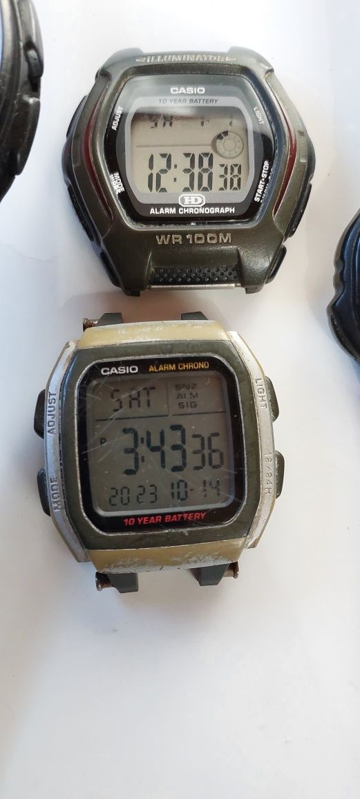 Vând ceasuri casio vintage retro