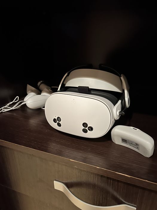 Продаю вр очки Мета квест 3с