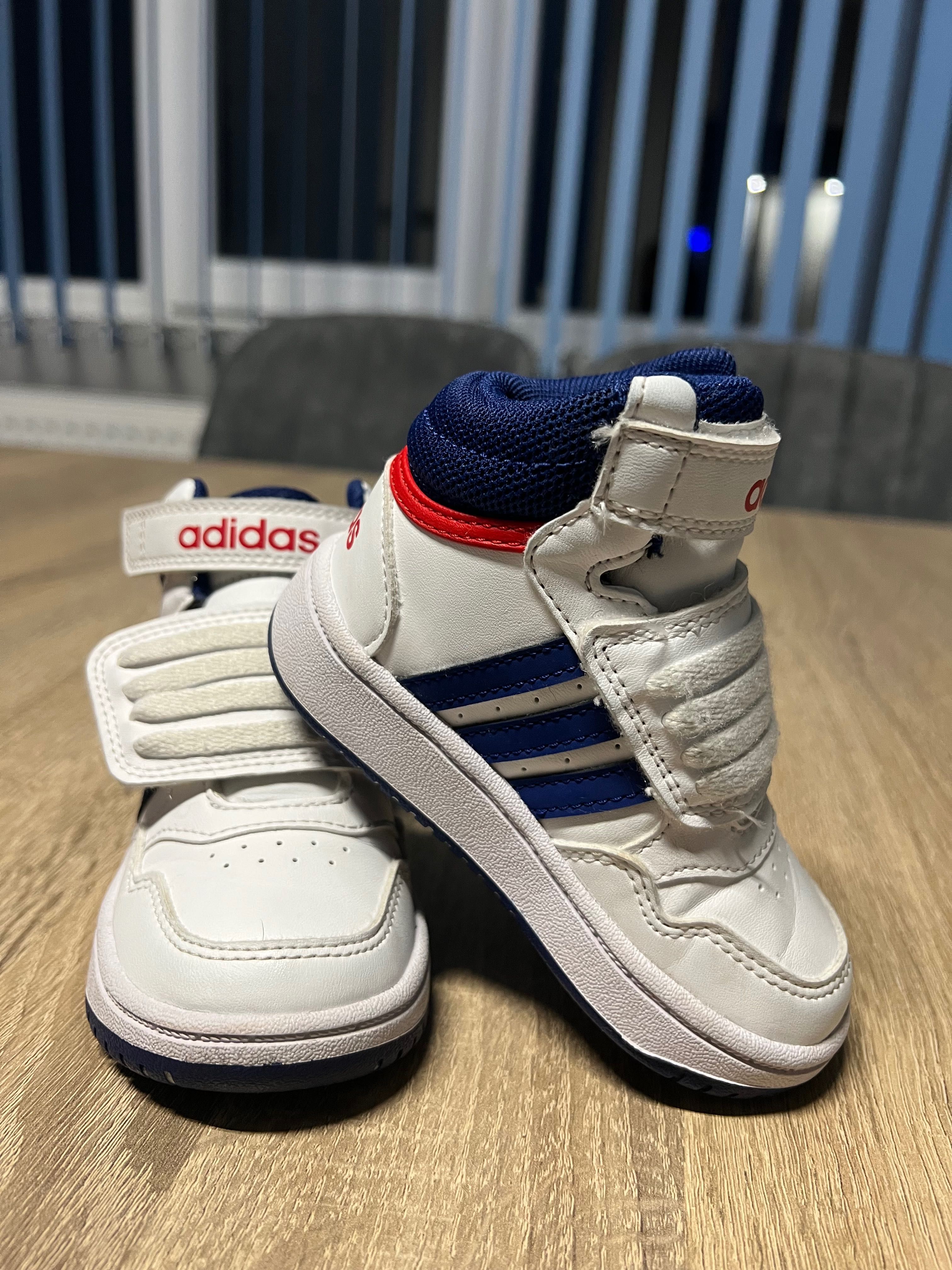 Бебешки обувки Adidas БЕЗ ЗАБЕЛЕЖКА!