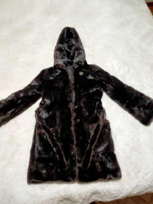 Норковая шуба , с капюшоном и поясом. Недорого