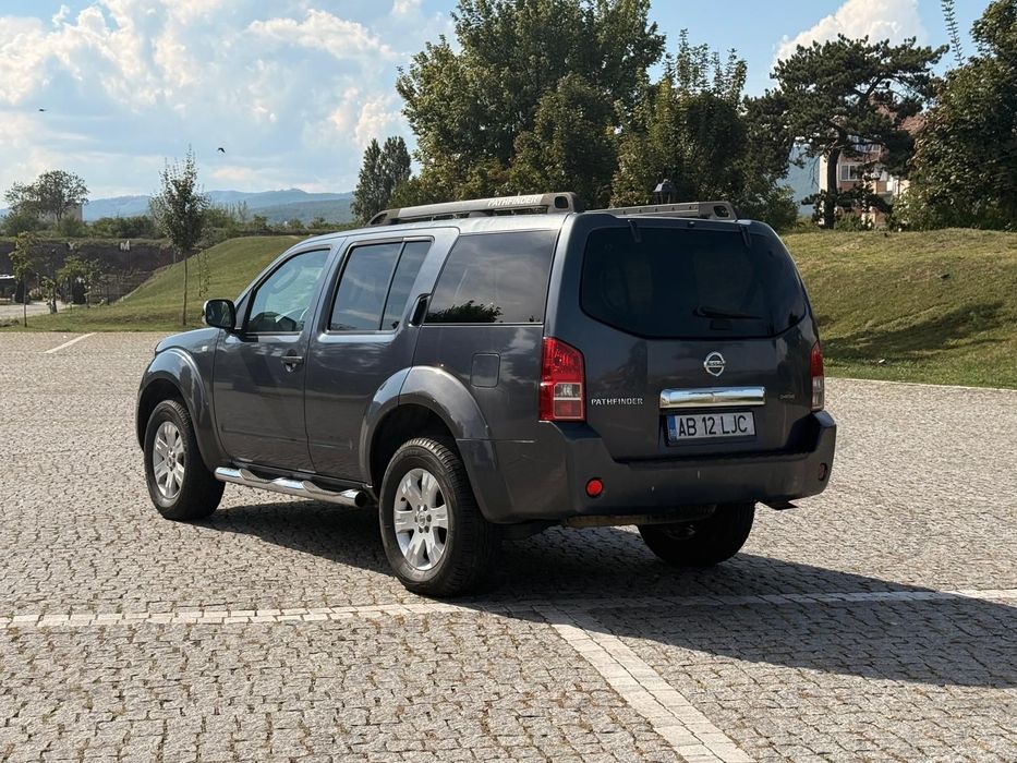 Vând Nissan Pathfinder 
*Motor 2.5 
*Masina se afla într-o stare foart