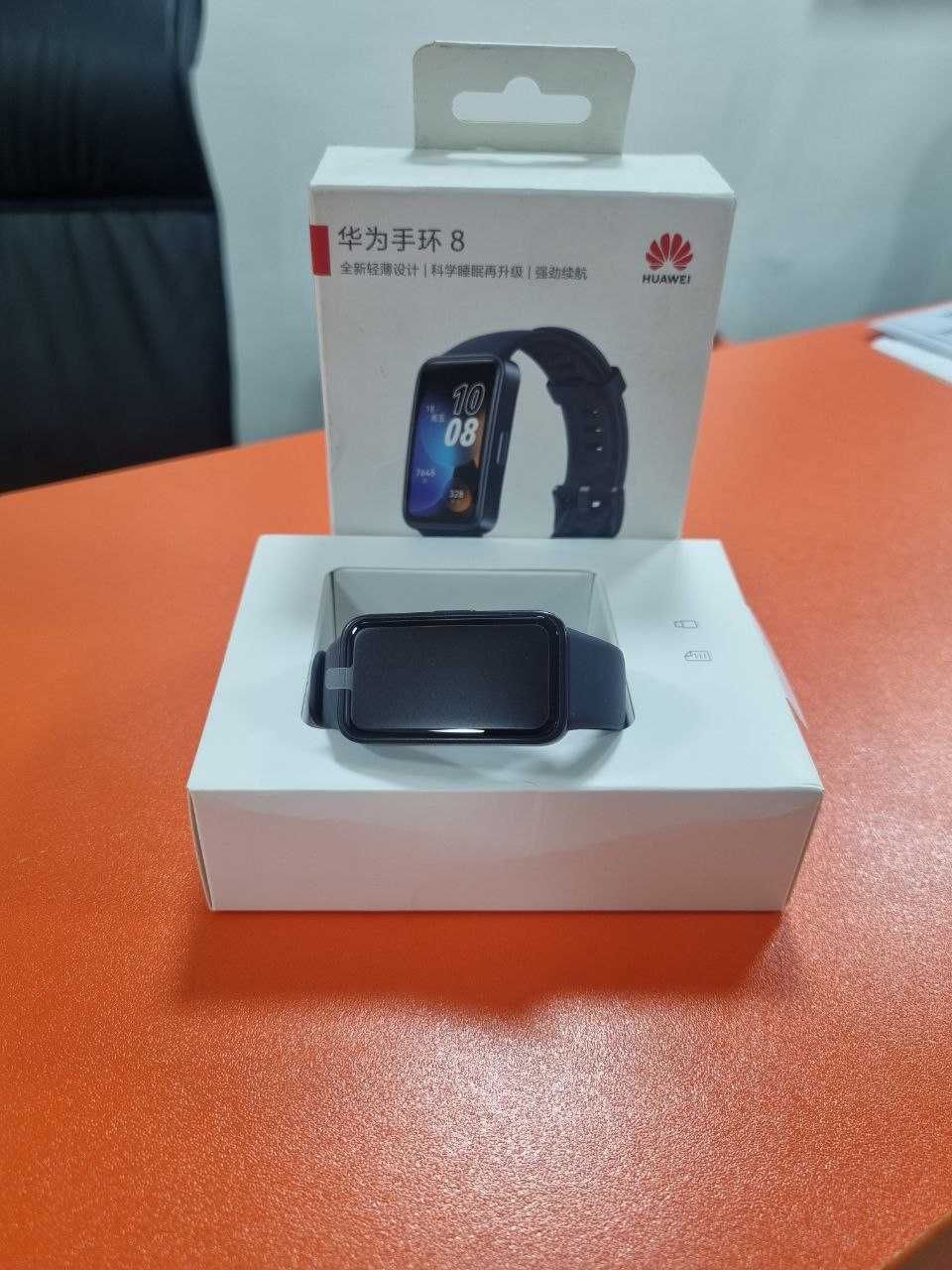 Продаются Часы Huawei band 8