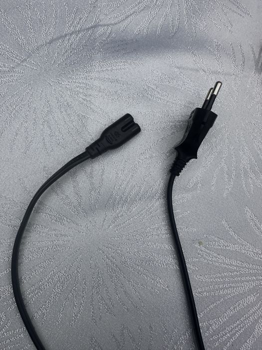 Ps5 с контролер,стойка,кабели и 2 игри