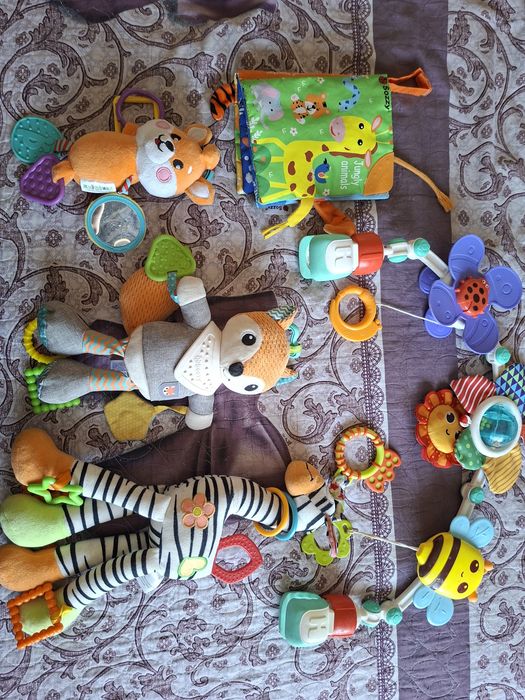 Игрушки,погремушки,грызки для малышей