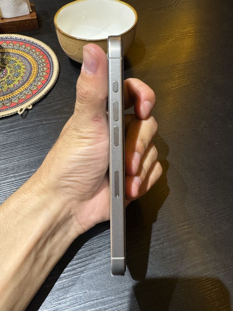Продается Iphone 15 pro natural titan