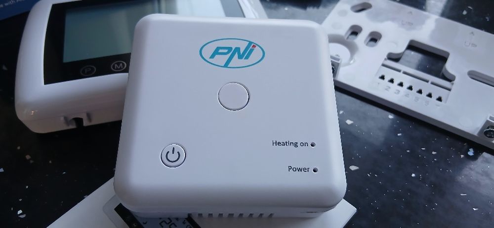Termostat inteligent PNI CT36 fara fir cu WiFi