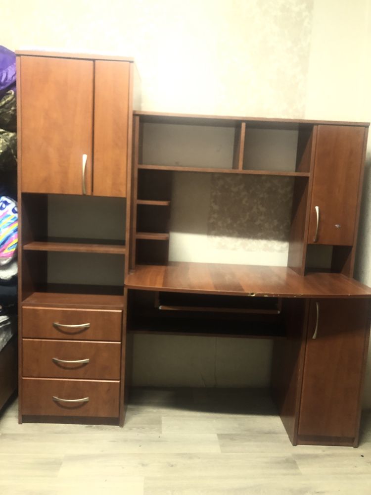 Продам компьютерный стол