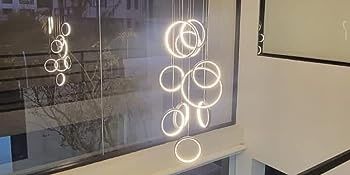 Модерен черен полилей с 12 пръстена за висок таван, стълбище