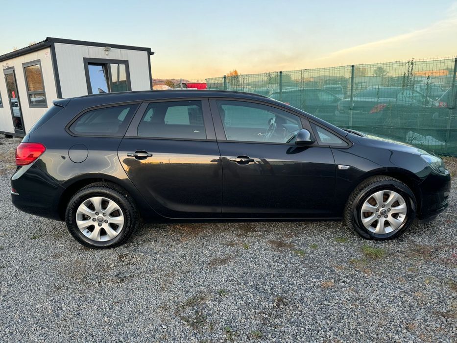 0pel Astra J 1,6 diesel 130 cp Euro 6 An fabricație  2015