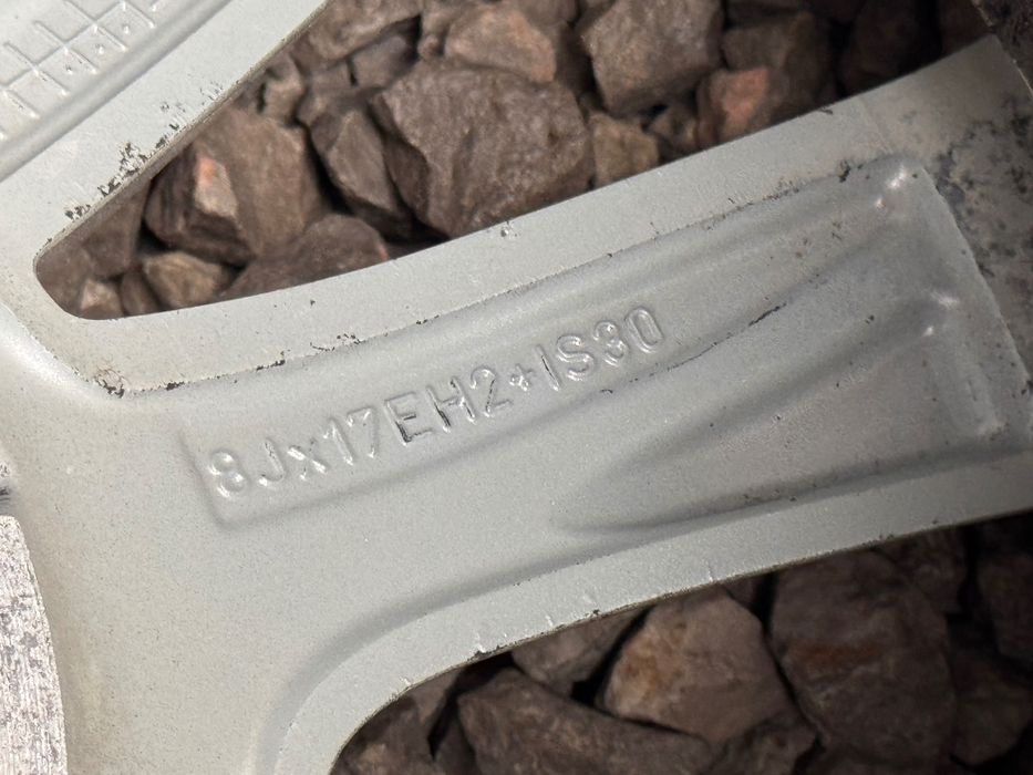 245/45/17 Оригинални джанти със зимни гуми за БМВ