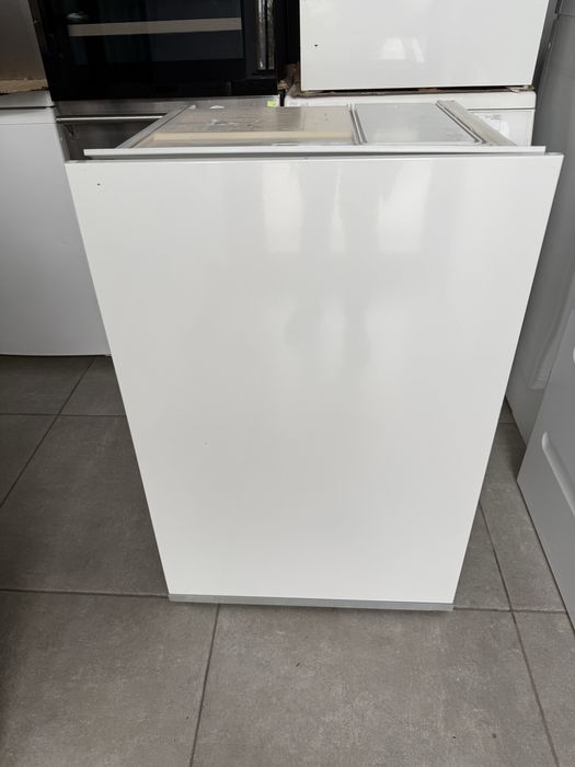 Малък хладилник Миеле за вграждане