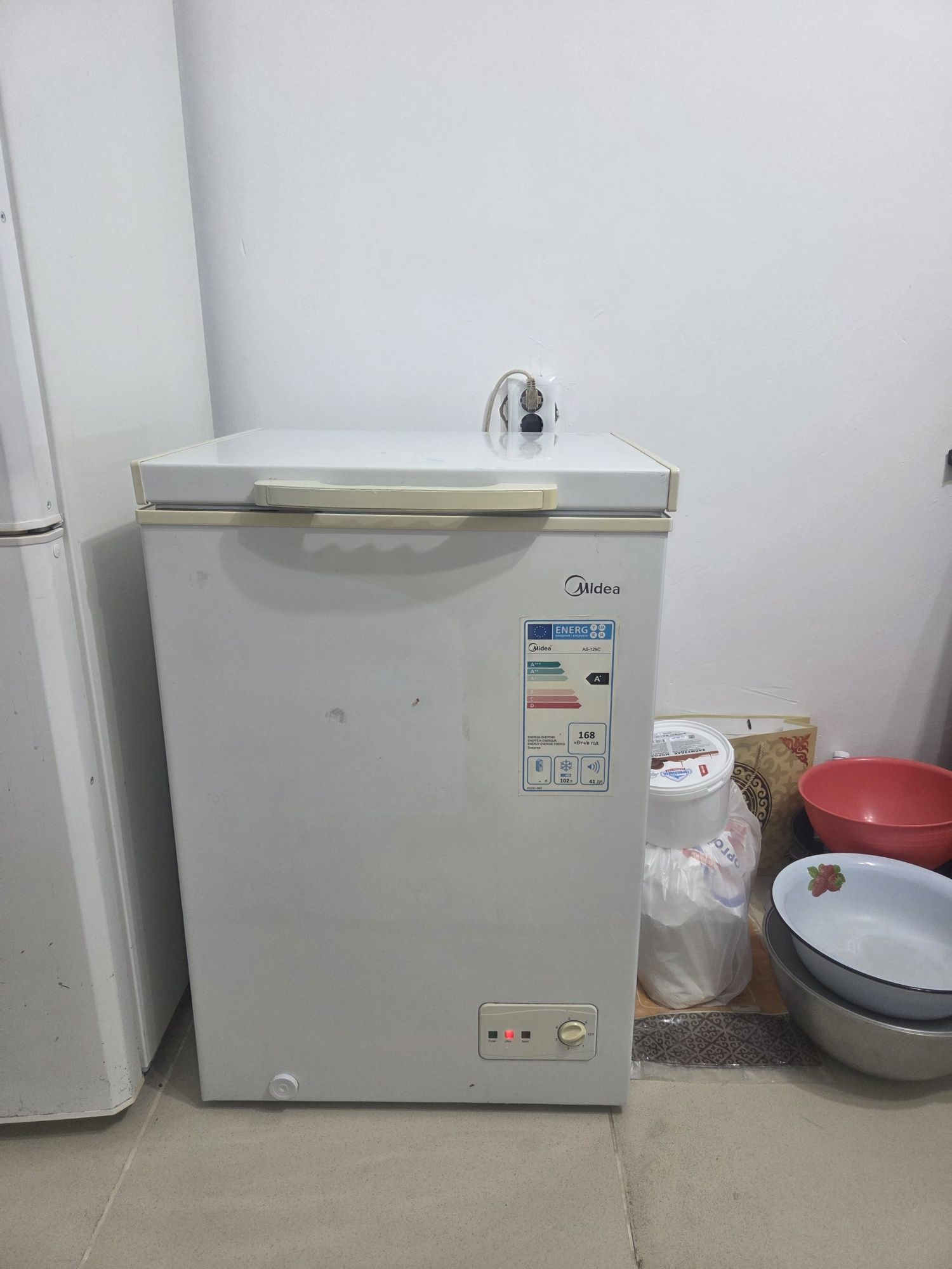 Морозильник "Midea"