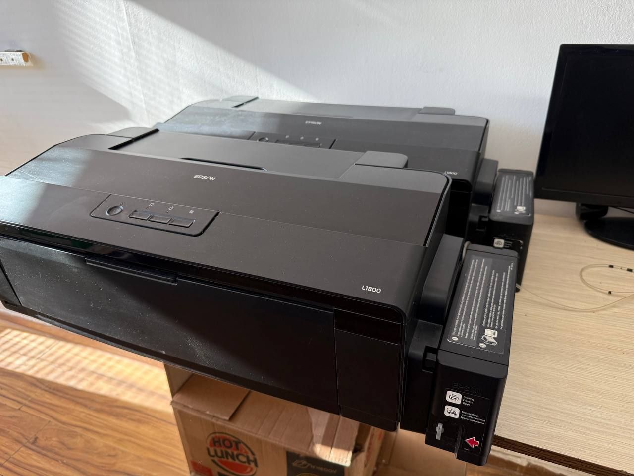 Продаю Epson l1800