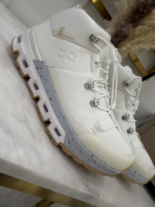 Продам ботинки зима весна On Running 35-35.5 размер новые