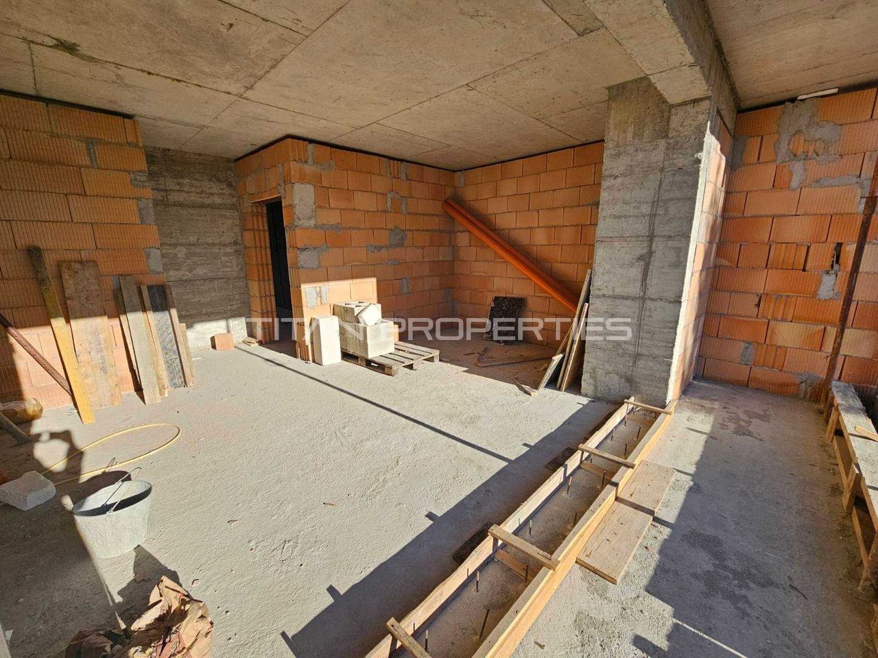 Продава се Едностаен апартамент в Варна, Автогара - 60 кв.м за 1100 €/кв.м - Снимка #1