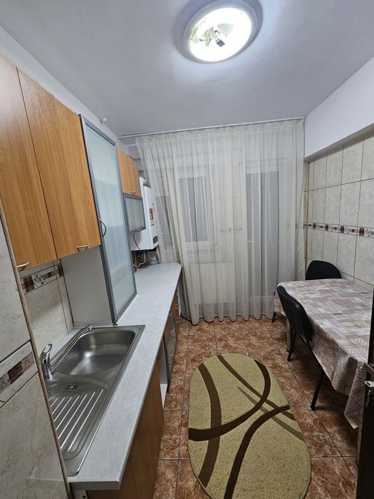 Inchiriez apartament 3 camere