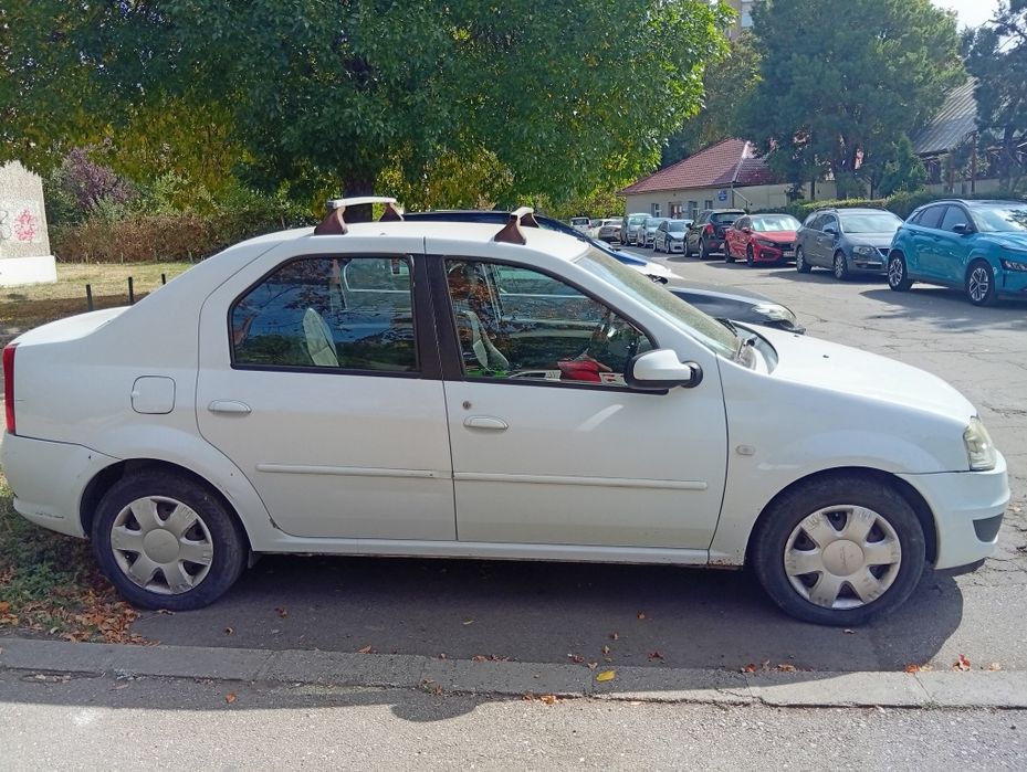Vând Dacia Logan laureate