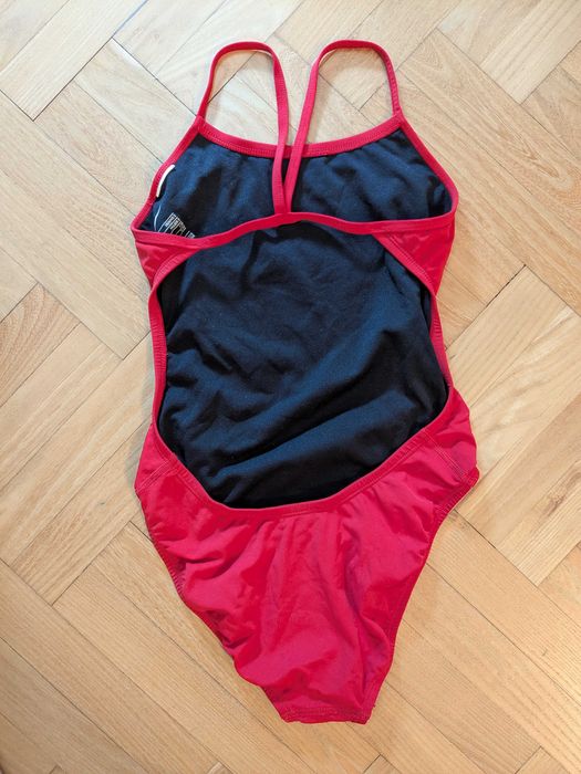 Цял спортен бански за плуване Nike Hydrastrong (червен, размер 34)