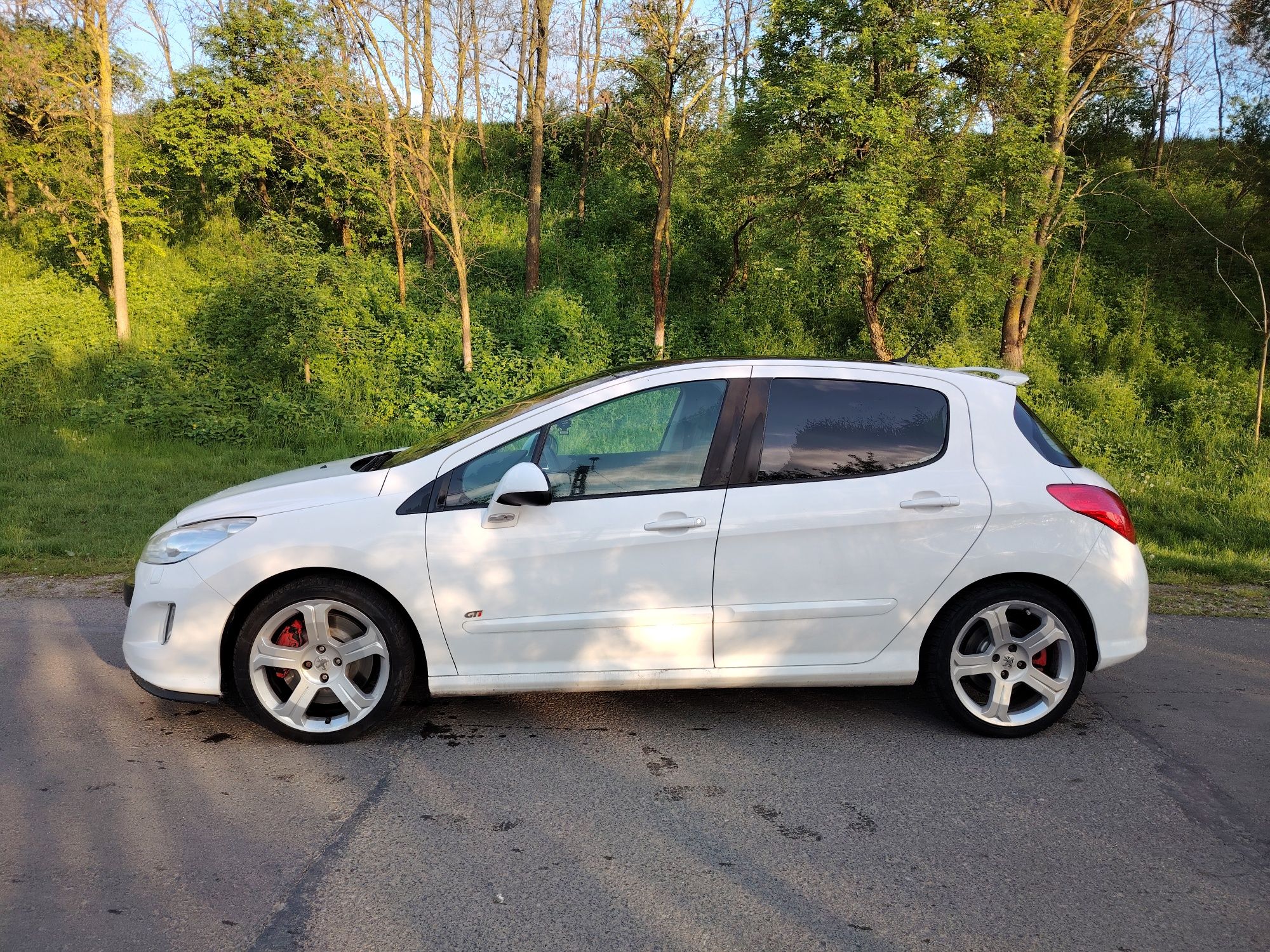 Peugeot 308 GTI .
