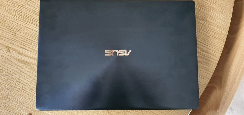 Zenbook pro ux480, i7 gen 8,16gb ram,nvidia 1050 4gb ,win 11 schimb