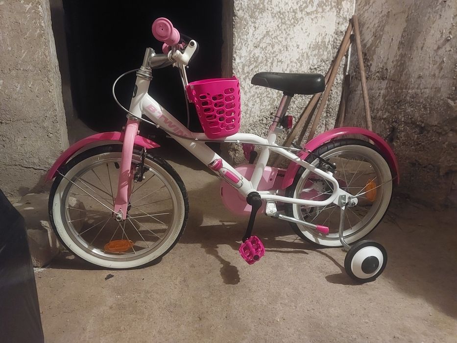 Vând bicicleta pt fete