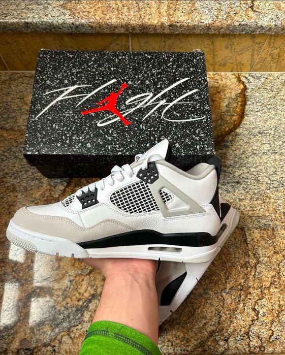 Jordan 4 Military black