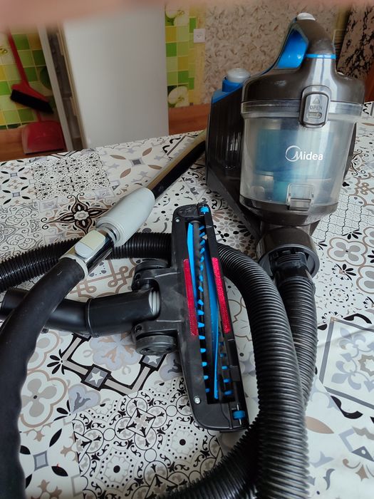 Пылесос циклонный Midea