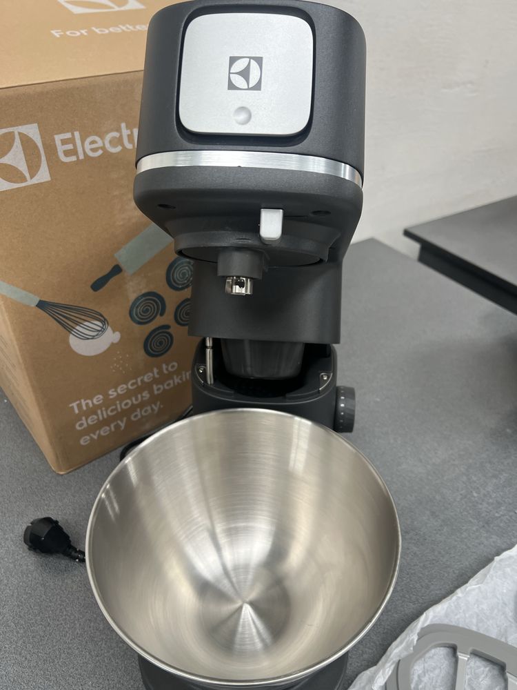Кухненски робот / Планетарен миксер Electrolux E6KM1-4BPT, 1200W