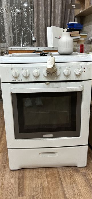 Индукционная плита с духовкой .