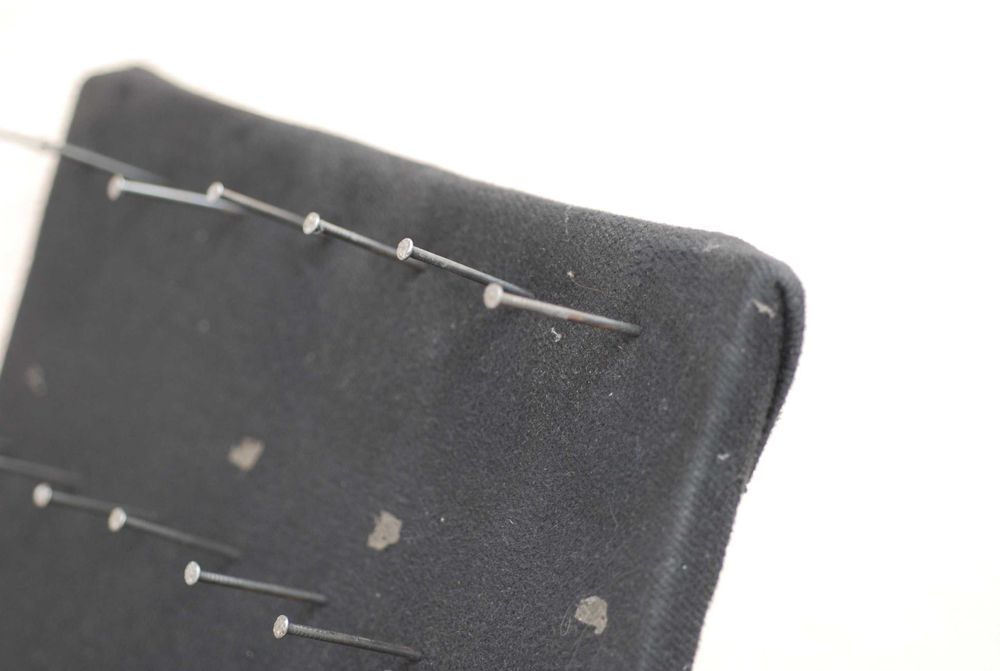 2 броя Търговски Стелаж Със 35 Закачалки Пирони