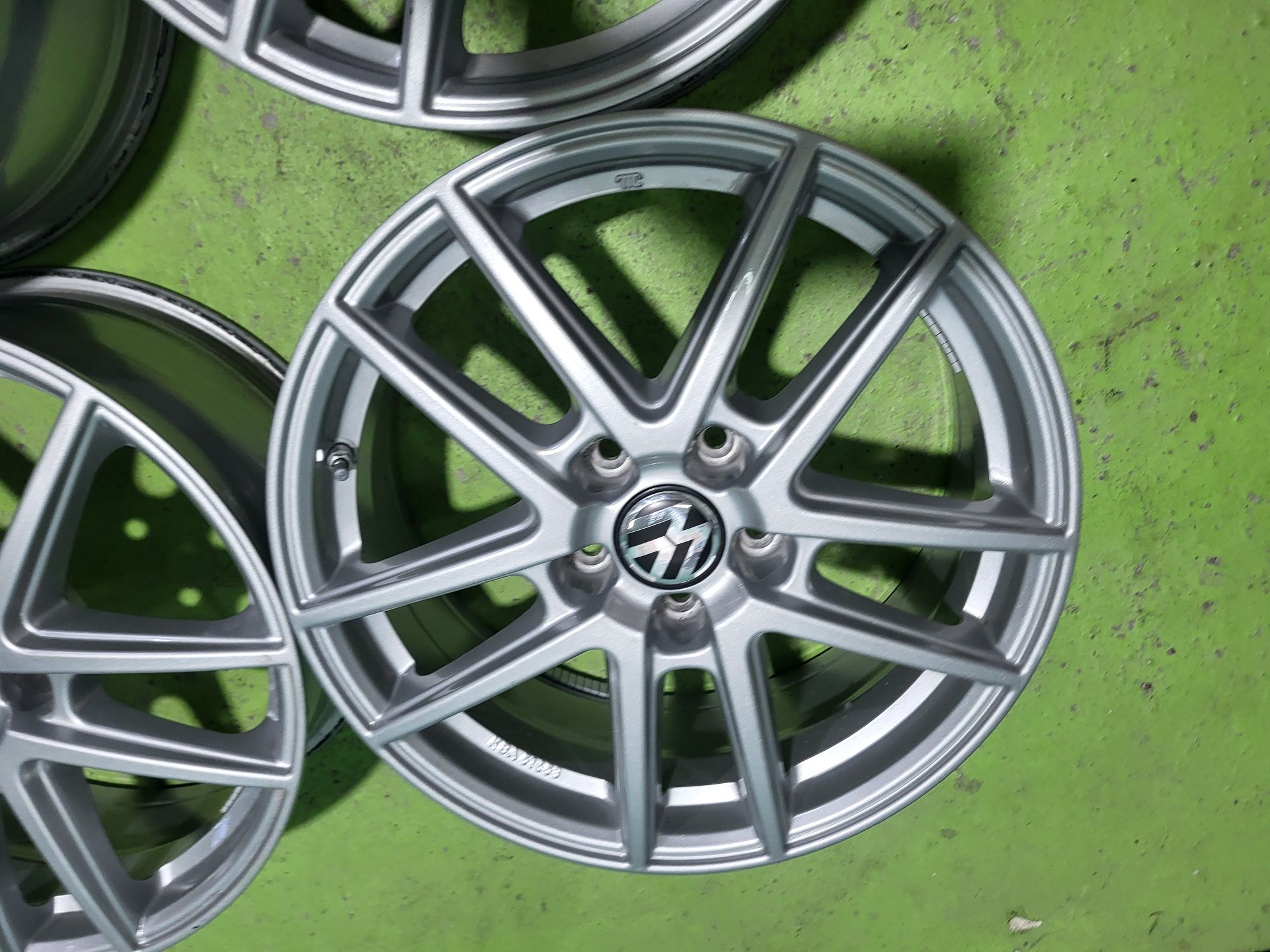 17 5x112 Vw Passat Touran Caddy Skoda