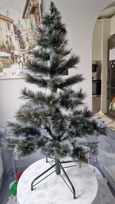 Изкуствена елха с големи иглички