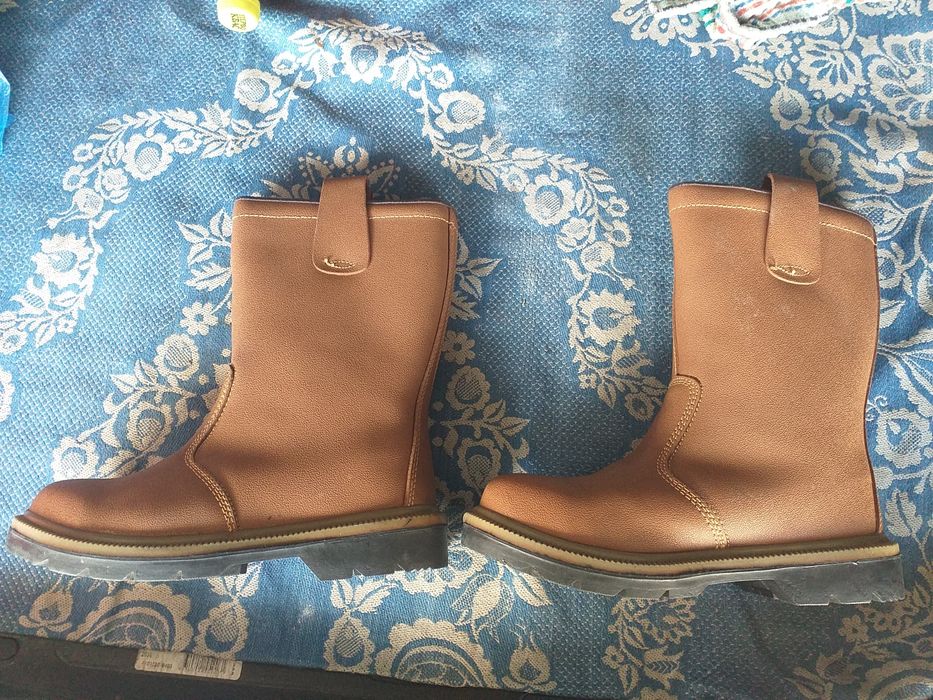 Продам сапоги рабрчи,  новые, р-р 38.