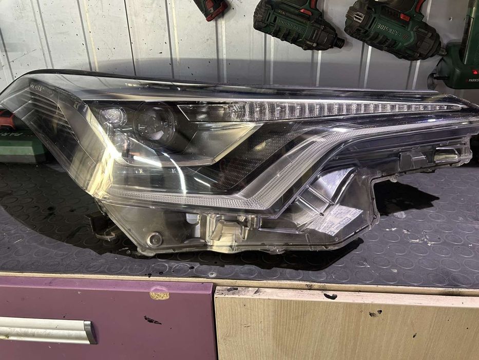 Десен фар от Honda ch-r