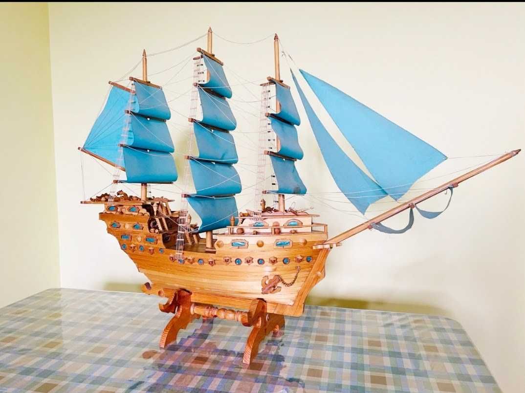 Продам корабль деревянный ручная работа