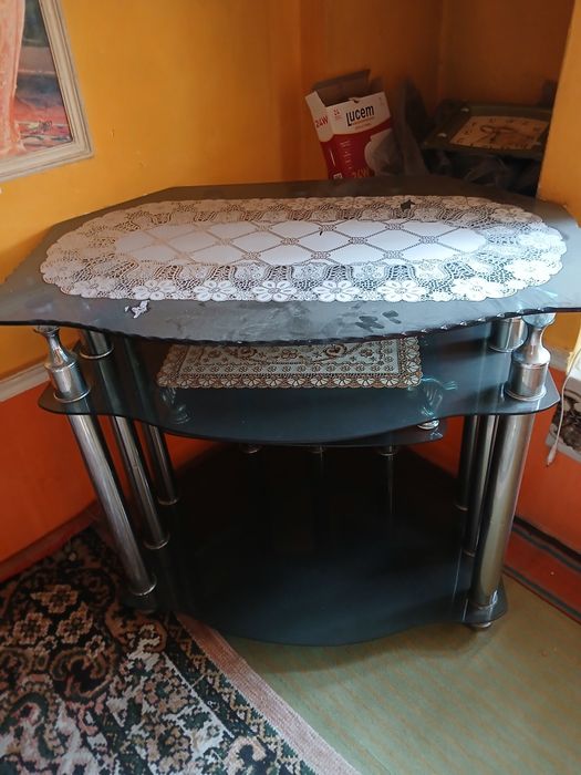 Телевизор, плисос, уголок