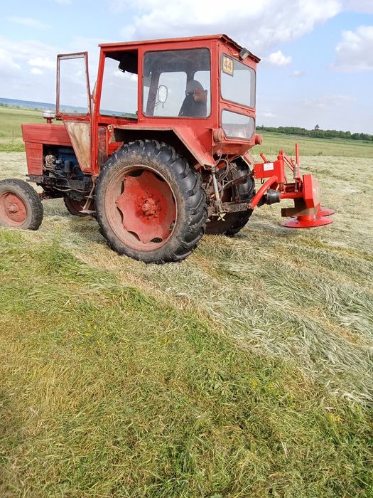 Tractor de vînzare...