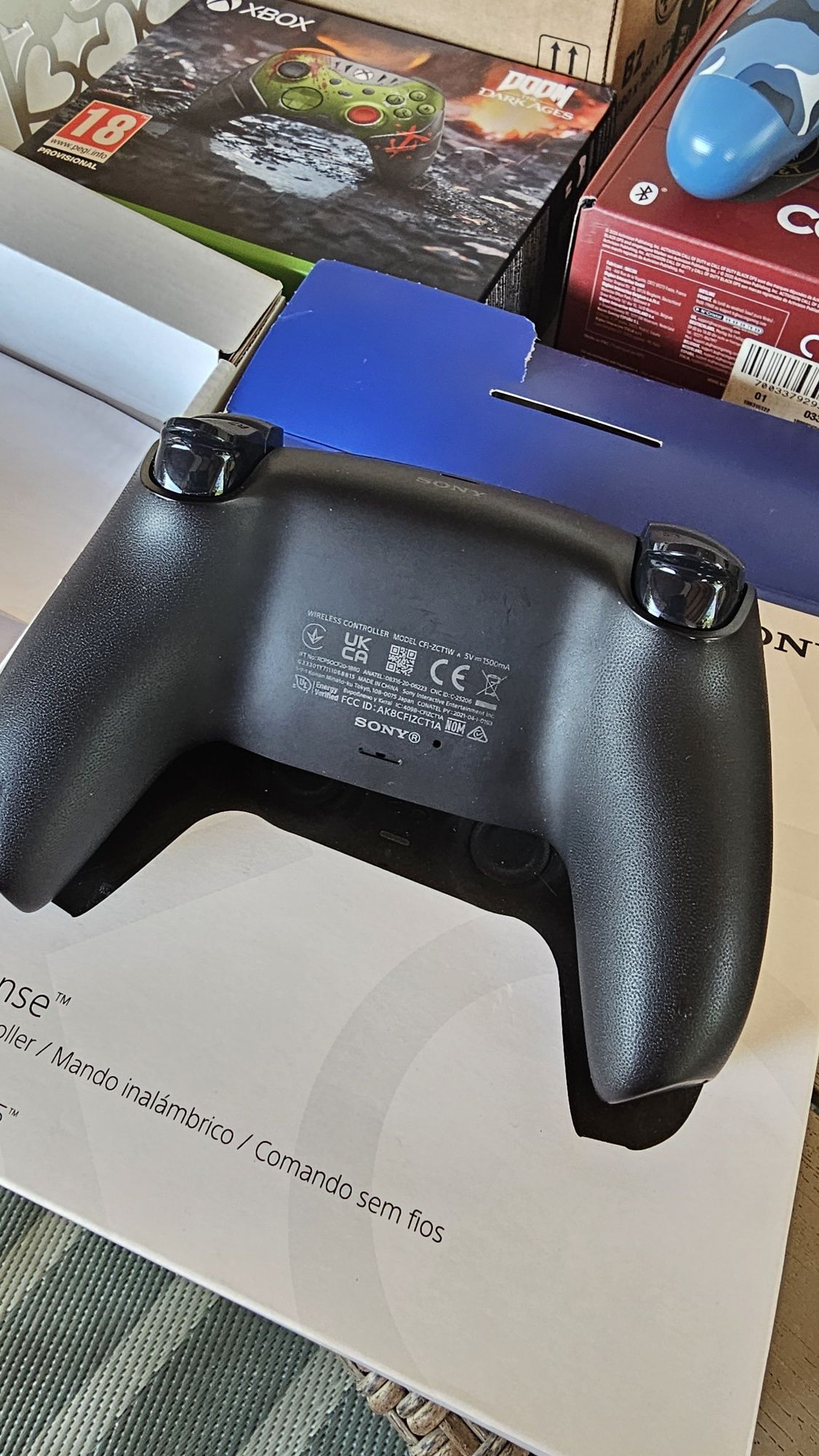 Dualsense Black и Dualshock 4 Blue Camouflage за PS5 и PS4